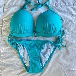 Venus never-worn turquoise bikini—new but no tags
